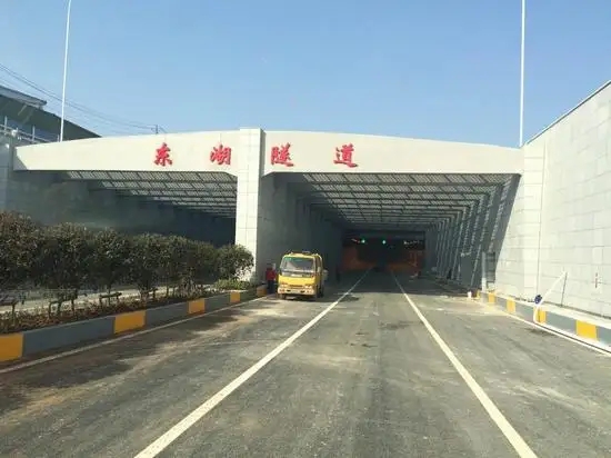 云南東湖隧道橋架安裝